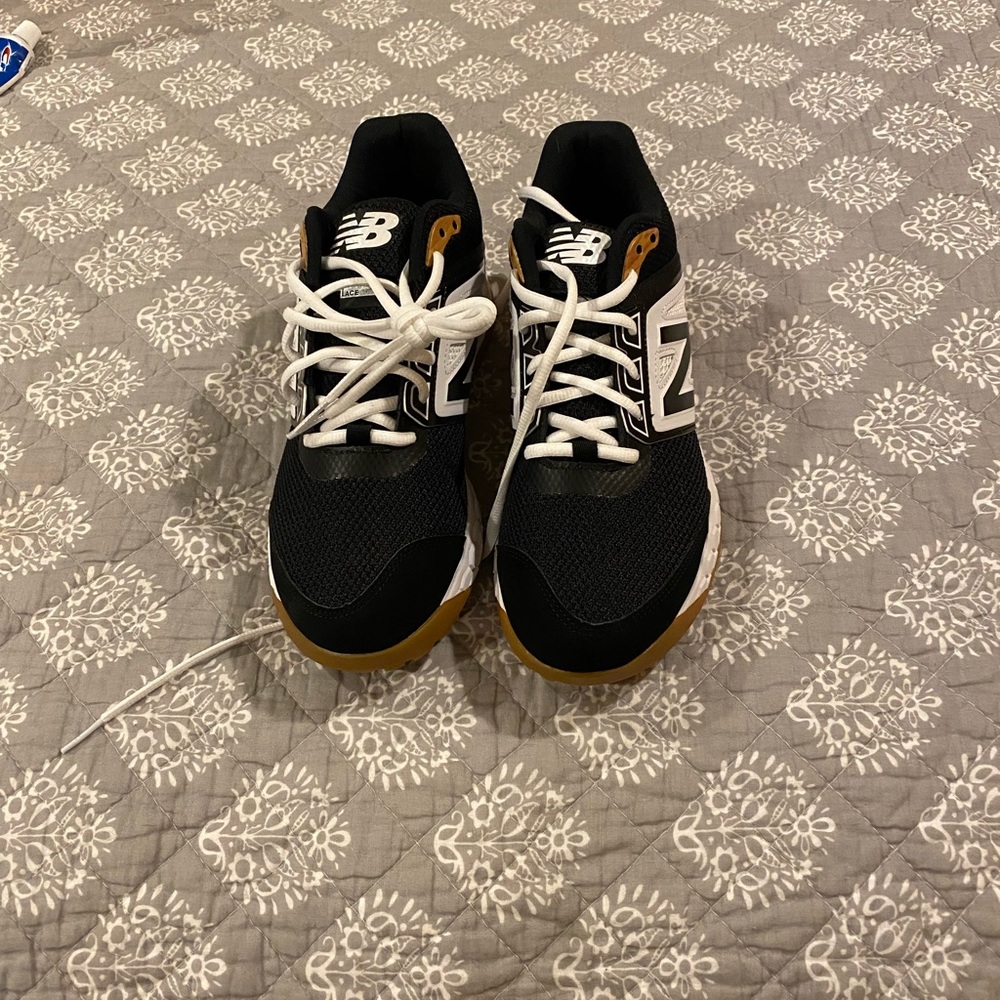 New Balance Men Size 7.5 indoor baseball cleats